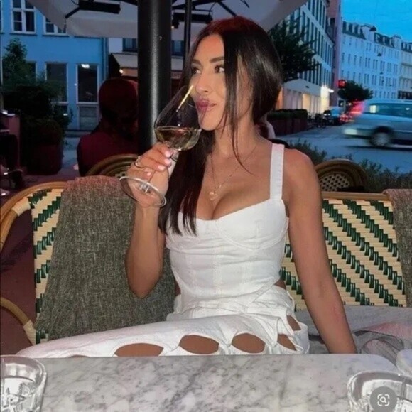 Zara bloggers favorite white high rise jeans with side leg cutout size 2 - Picture 4 of 16